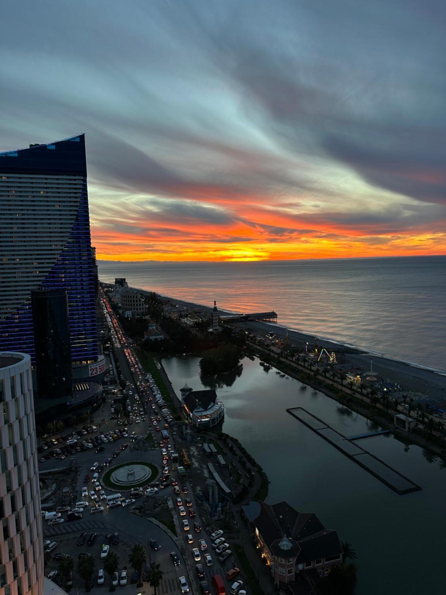 Black Sea Batumi Hotel Orbi City 외부 사진